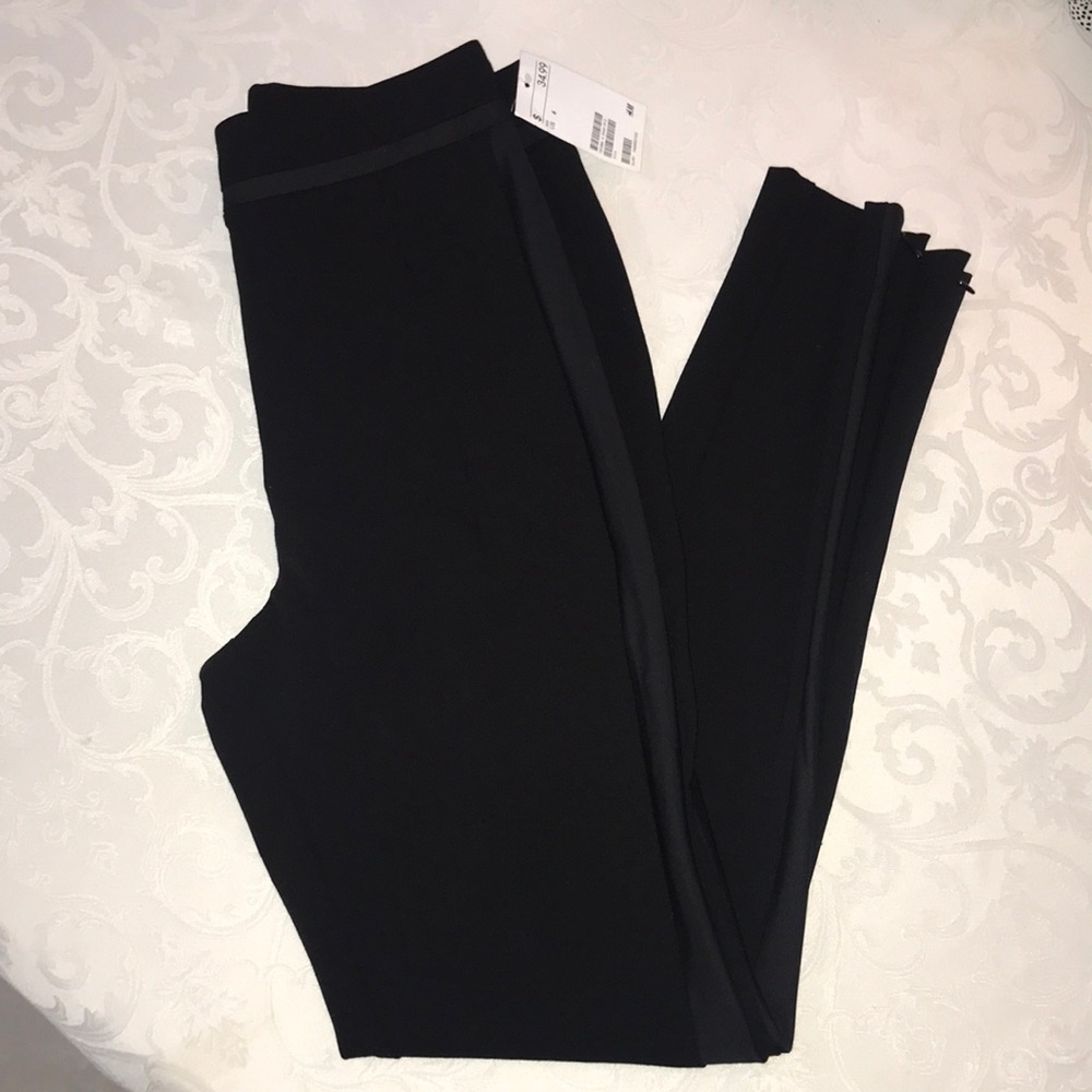 NWT H&M Women's Black Straight-Cut Leg Dress Pants - Small (4)